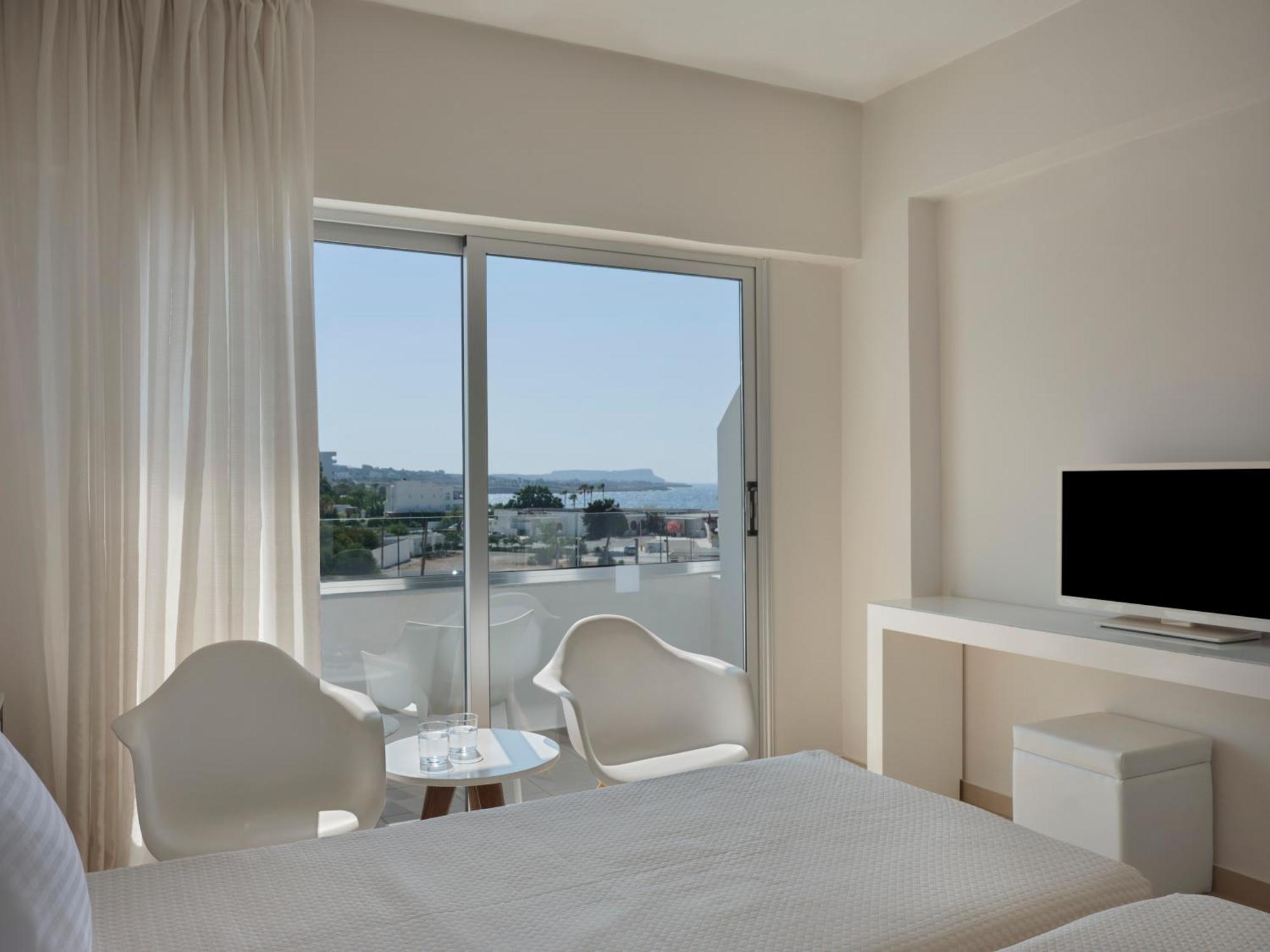 Atlantica Sancta Napa Hotel アヤナパ エクステリア 写真